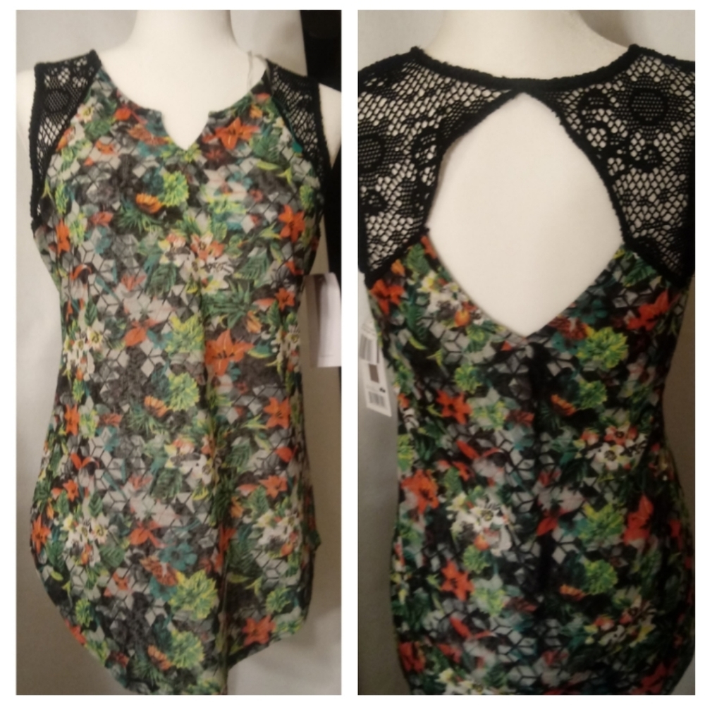 *NWT* Peace And Pearls Floral Tank